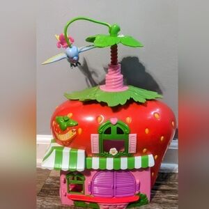 2008 Hashbro Strawberry Shortcake Whirly Bird Berry Cafe House Playset Kidcore